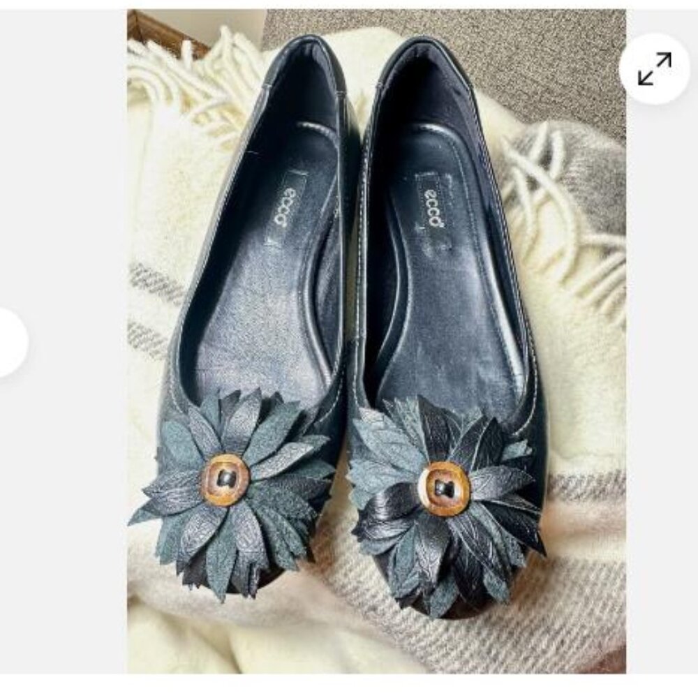 Ecco Black Leather Keystone Flower Slip-On Flats Shoes Women Size 37 EU 6.5